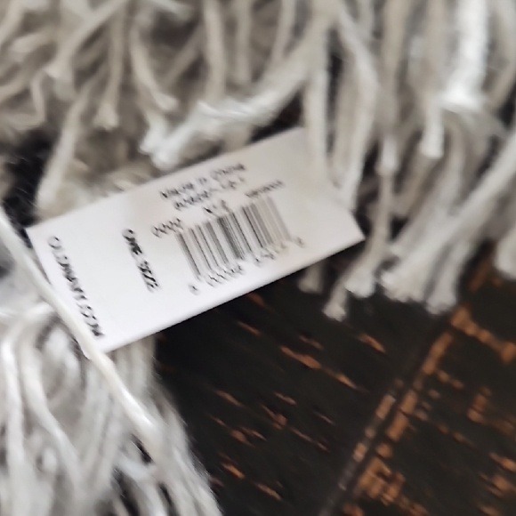 Forever 21 Old Navy Gray and Navy Blue NWT Scarf Bundle with Fringe Hem - Picture 7 of 8